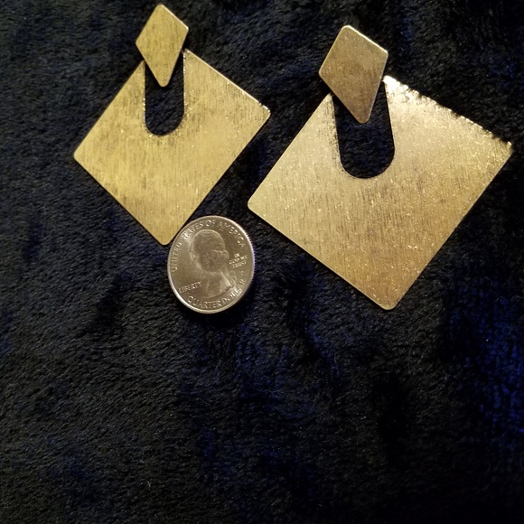 Gold color earrings - Picture 5 of 6